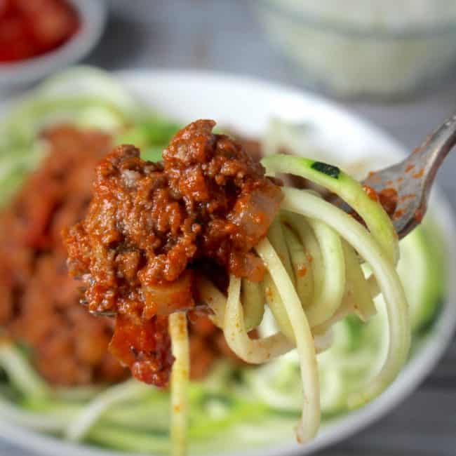 Easy Paleo Chili Check out 29 10-Ingredient Gluten-Free Paleo Diet Recipes at https://homemaderecipes.com/gluten-free-paleo-diet-recipes/