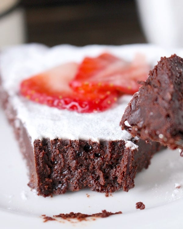 Paleo Flourless Chocolate Cake 