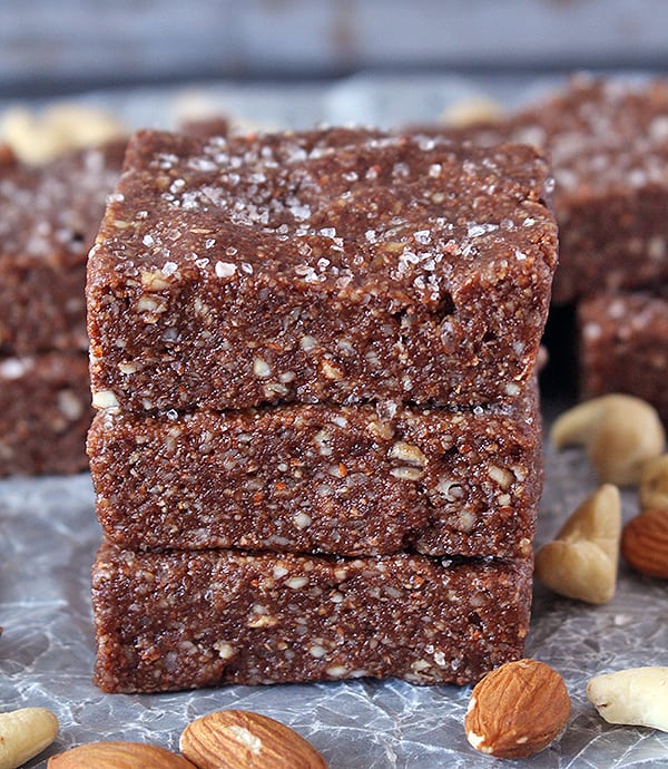 Paleo Chocolate Protein Bars (Copycat RXBars) 