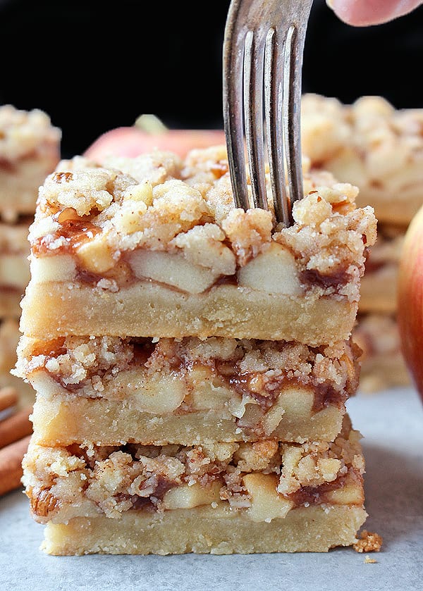 Paleo Apple Pie Crumb Bars 