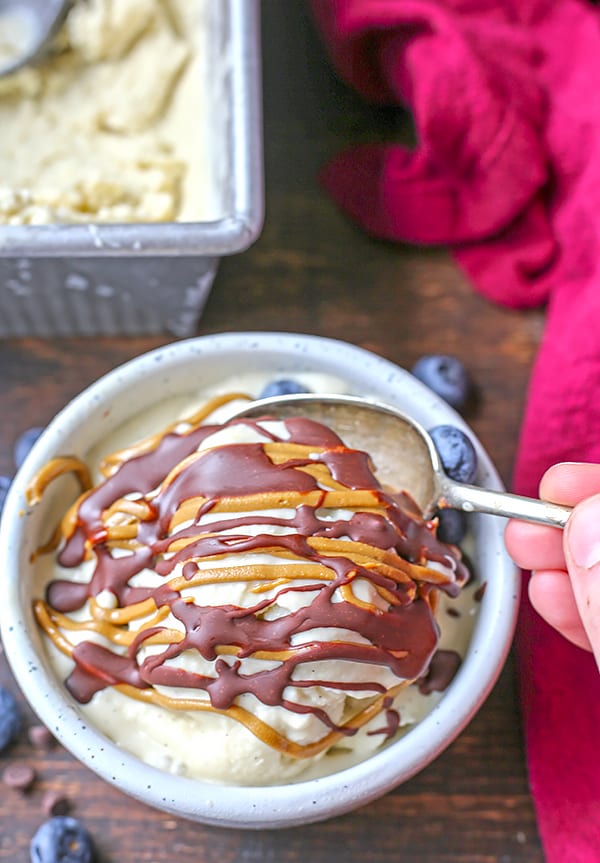 This Paleo Vanilla Bean Ice Cream is creamy, sweet, and so perfect for summer! Only 5 ingredients and ready to be topped with your favorite toppings. Gluten free, dairy free, and naturally sweetened.