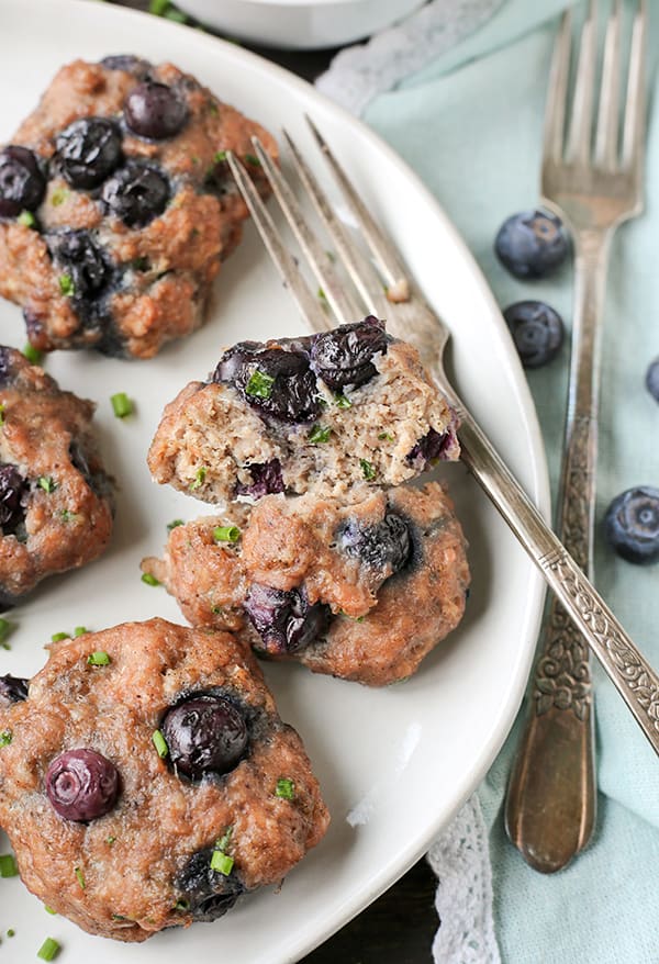 These Paleo Whole30 Blueberry Breakfast Sausages are a great way to switch-up your morning breakfast. Made with just 6 simple ingredients and so irresistible! Gluten free, dairy free, egg free and low fodmap.