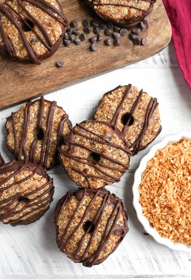 These Paleo Vegan Samoa Cookies are easy, no-bake, and so delicious! A shortbread cookie topped with toasted coconut and caramel. Gluten free, dairy free, nut free, egg free and naturally sweetened.