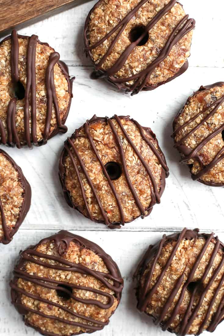 These Paleo Vegan Samoa Cookies are easy, no-bake, and so delicious! A shortbread cookie topped with toasted coconut and caramel. Gluten free, dairy free, nut free, egg free and naturally sweetened.