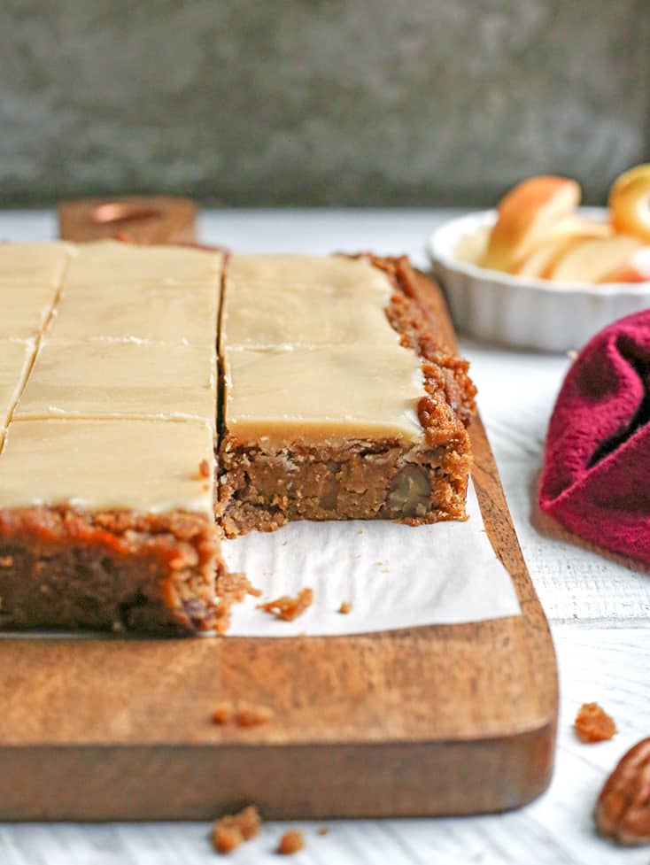 These Paleo Vegan Apple Cinnamon Bars are so delicious and simple to make. A moist cookie base with a sweet frosting. They are gluten free, dairy free, egg free, and naturally sweetened.