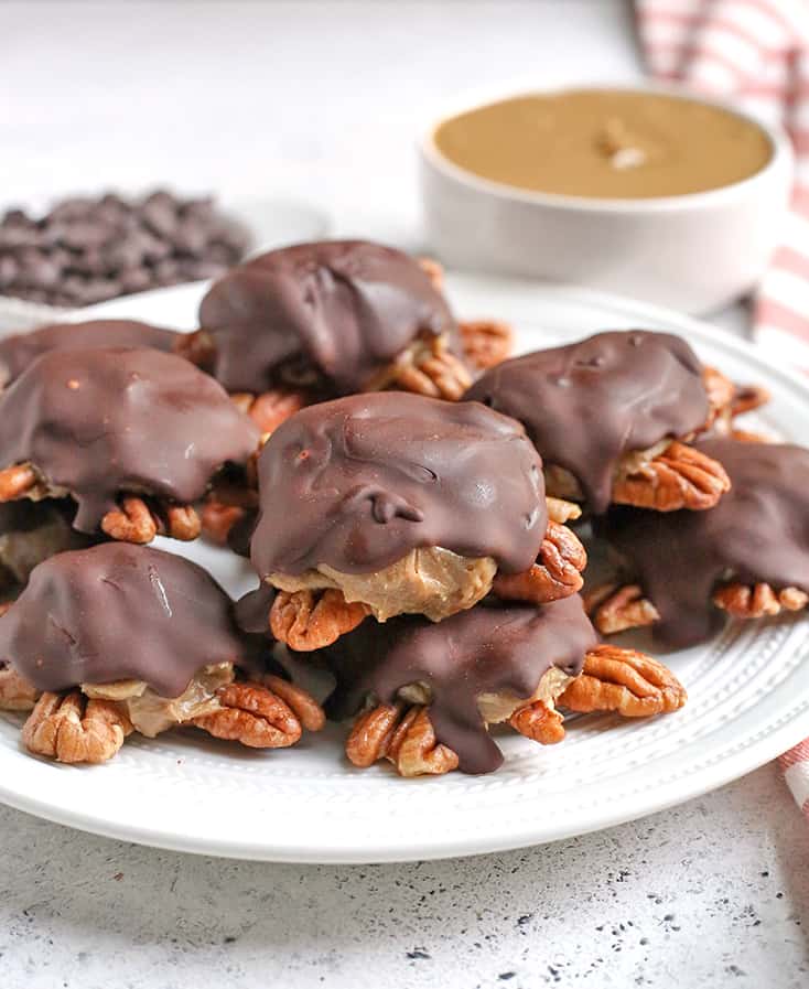 These Paleo Vegan Pecan Turtles are simple to make, no-bake, and so tasty. A healthy version of the classic candy. Sweet caramel on top of crunchy pecans and topped with chocolate. They are gluten free, dairy free, low FODMAP and naturally sweetened. 