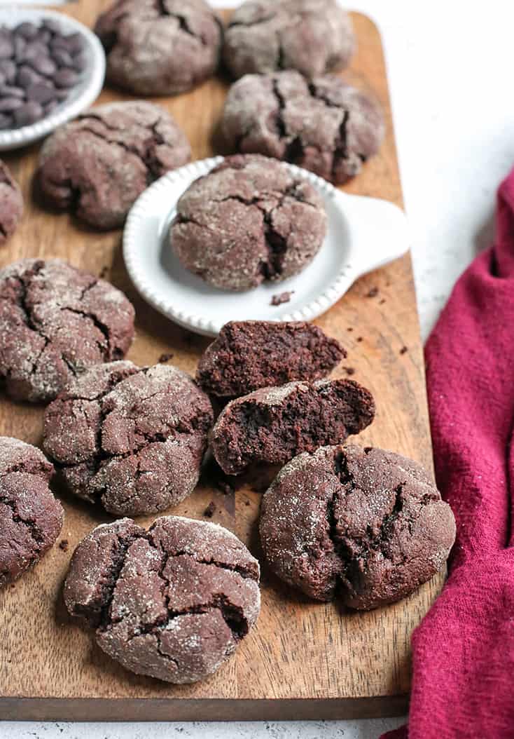 These Paleo Chocolate Crinkle Cookies are rich, thick and so delicious! Gluten free, dairy free, and naturally sweetened.