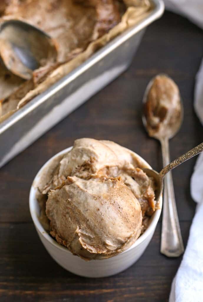 paleo vegan cinnamon roll ice cream in a bowl